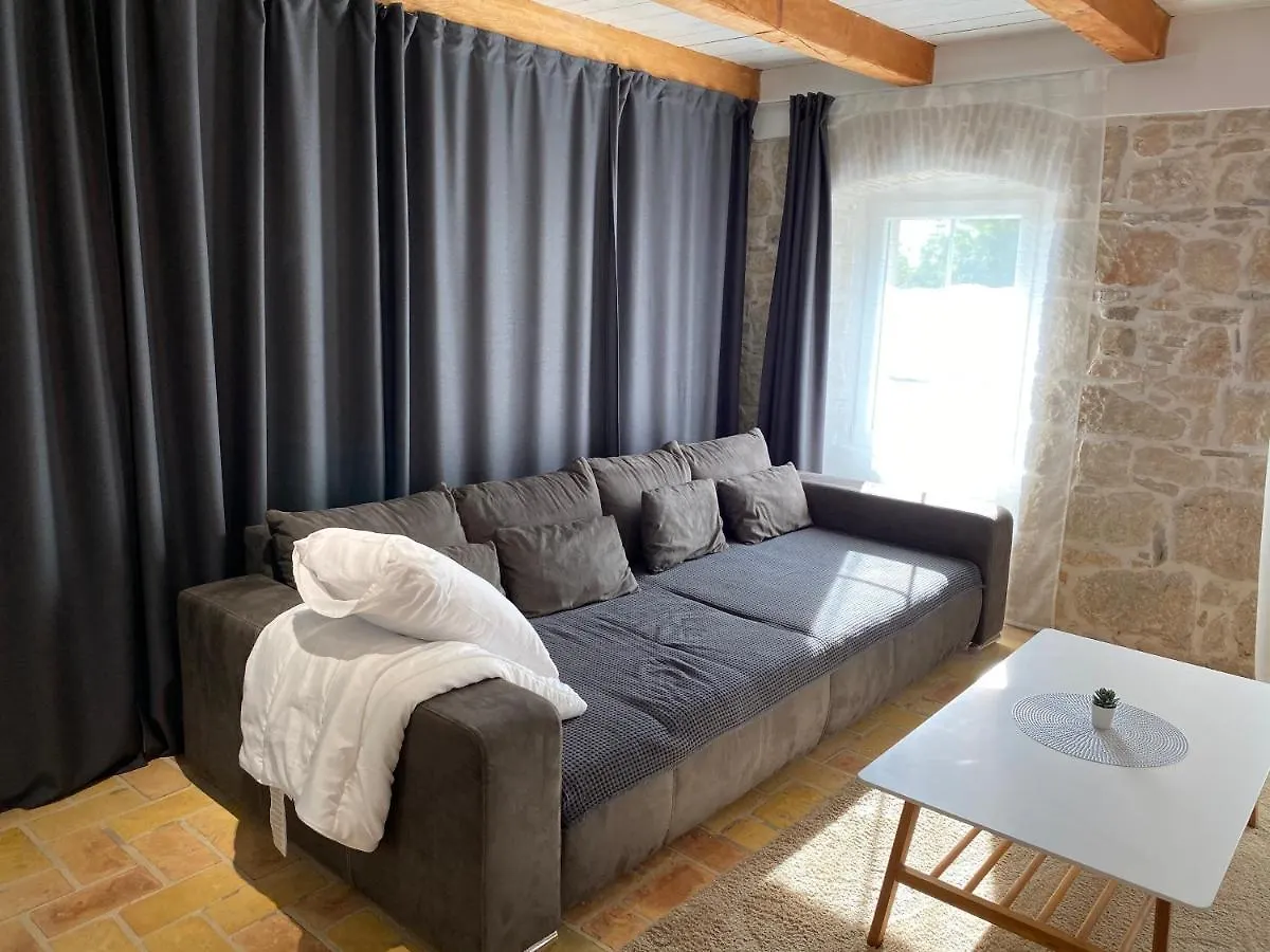 Plazza Vizinada Leonardo Apartment