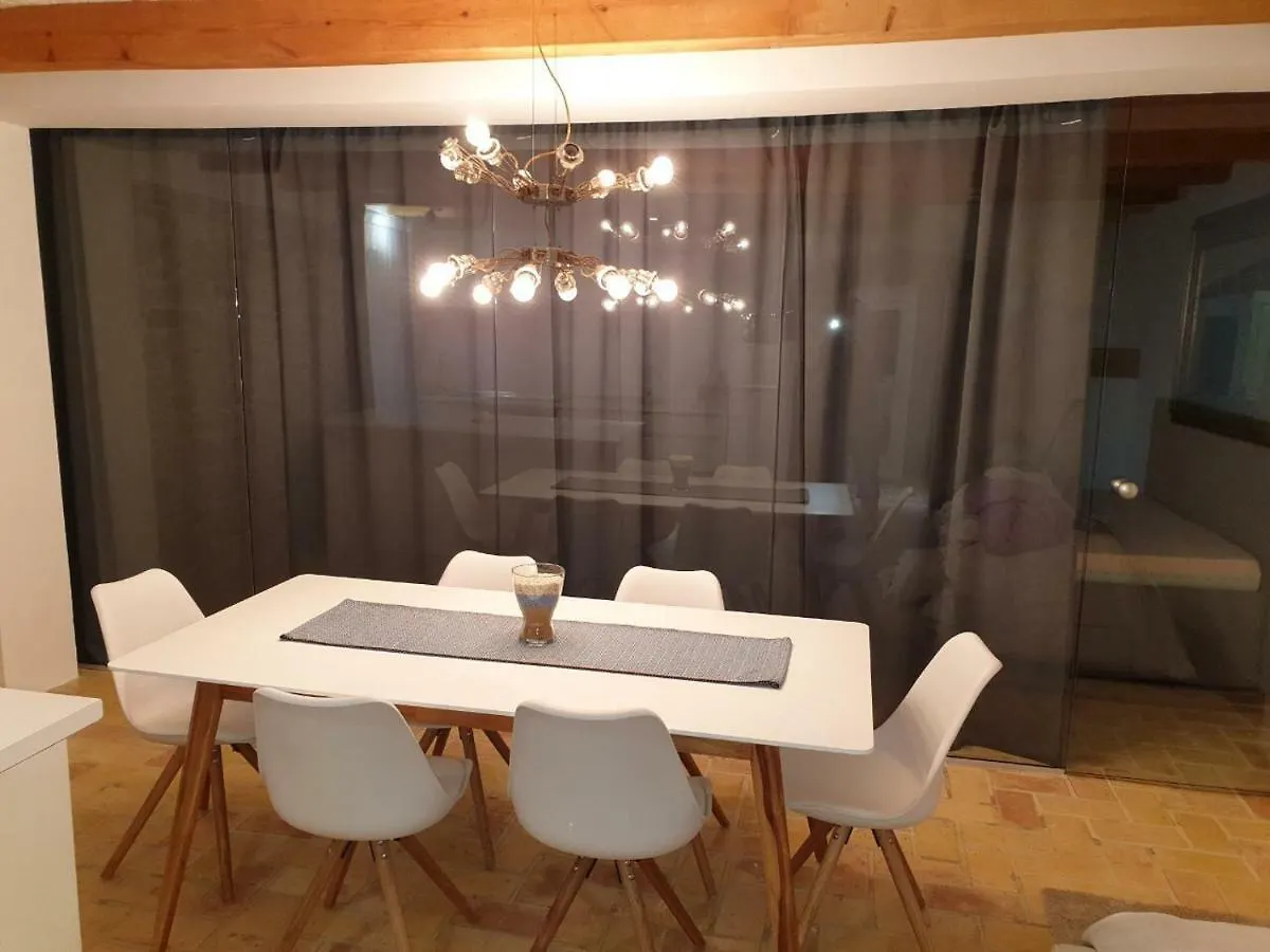 Plazza Vizinada Leonardo Apartment
