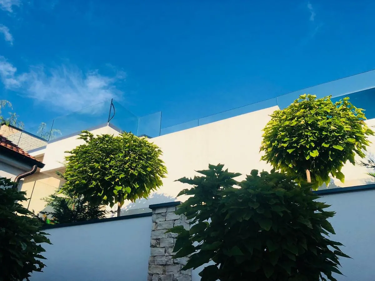 Plazza Vizinada Leonardo Apartment