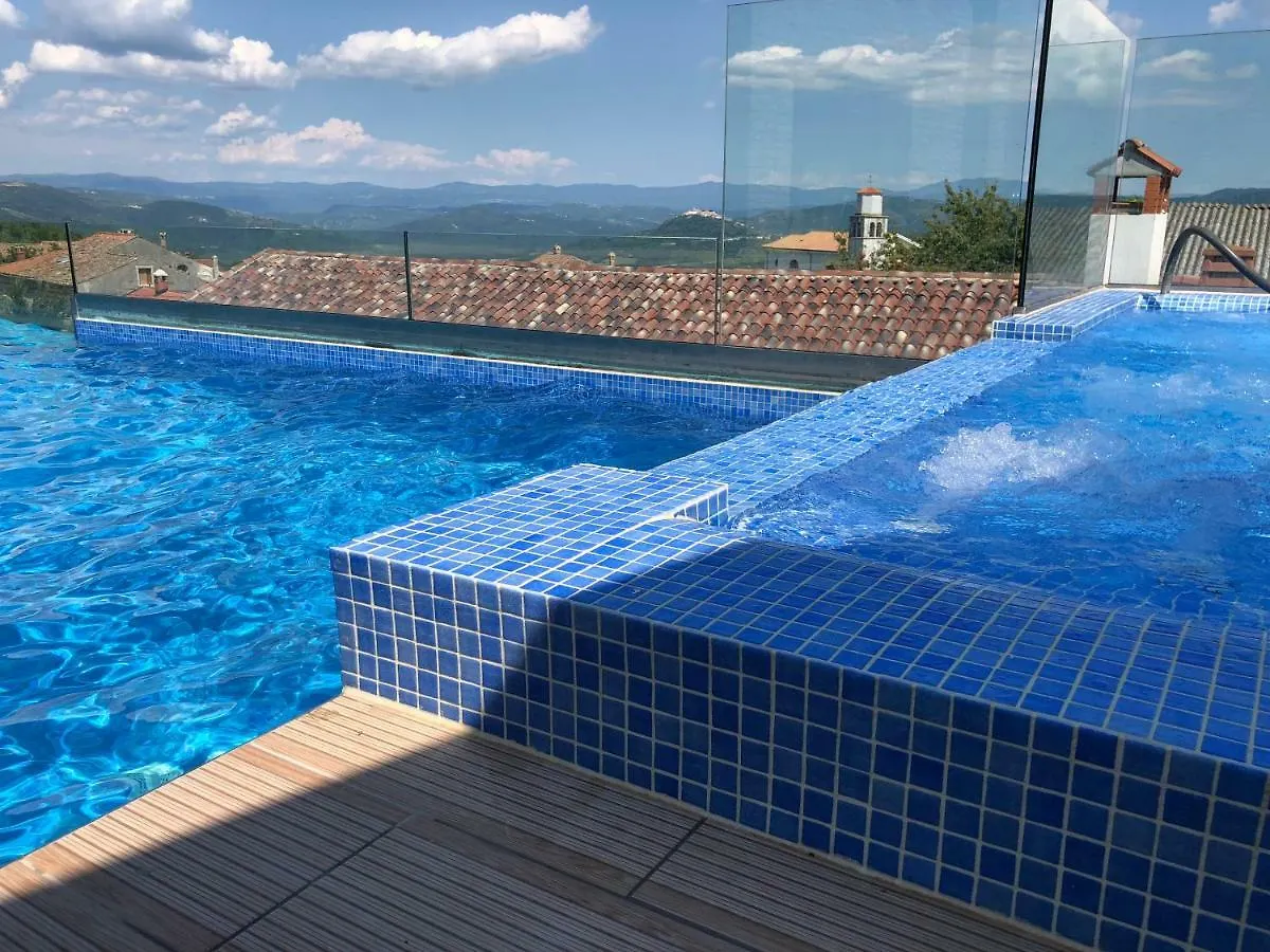 Plazza Vizinada Leonardo Apartment