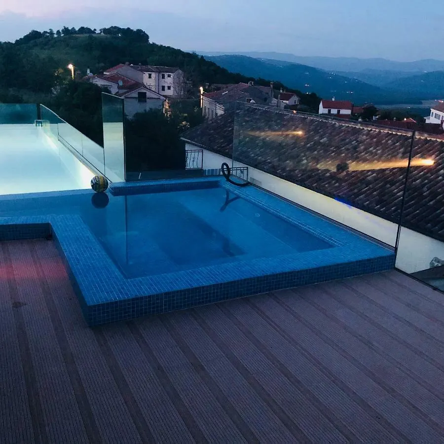 Plazza Vizinada Leonardo Apartment