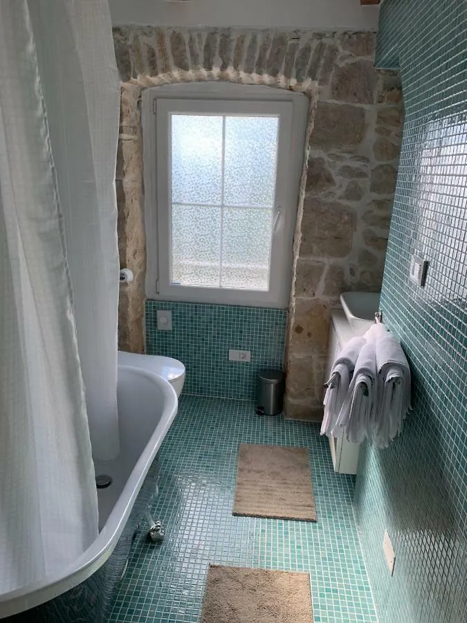 Plazza Vizinada Leonardo Apartment 0*,  Croatia
