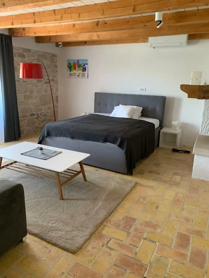 Plazza Vizinada Leonardo Apartment