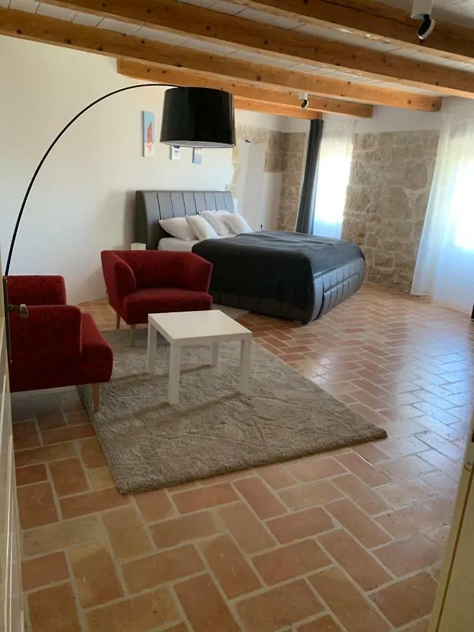 Plazza Vizinada Leonardo Apartment